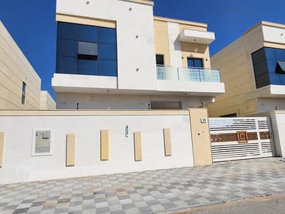For rent, a villa in the Yasmine area, the first resident on the street It consists of 5 master rooms, a sitting room, two living rooms and a kitchen Electricity was connected and air conditioning was installed The villa is direct 105 thousand dirhams req