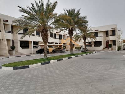 Nice 4 BR villa with Maid room, Majlis, Living Hall - MBZ city