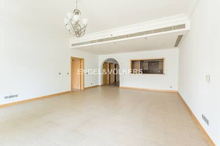 2 Bedroom Flat for Sale in Palm Jumeirah, Dubai - High Floor | Vacant | Excellent Condition