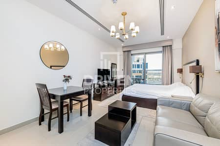 Studio for Rent in Downtown Dubai, Dubai - Fully Furnished | Amazing Amenities | Vacant