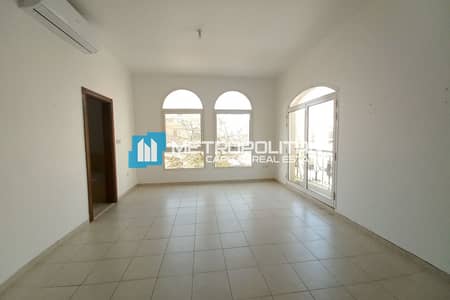 4 Bedroom Villa for Rent in Khalifa City, Abu Dhabi - Vacant 4BR+M|Private Compound|Covered Car Park