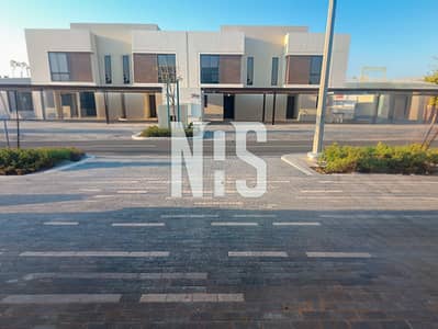 3 Bedroom Townhouse for Rent in Yas Island, Abu Dhabi - Spacious 3BR+Maid Townhouse | Ready to move in | Brand New