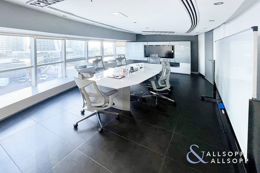 PREMIUM FITTING | VACANT | FURNISHED PREMIUM FITTING | VACANT | FURNISHED