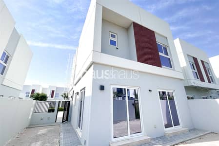 4 Bedroom Townhouse for Rent in Dubailand, Dubai - Corner Unit | Green Belt | Single Row