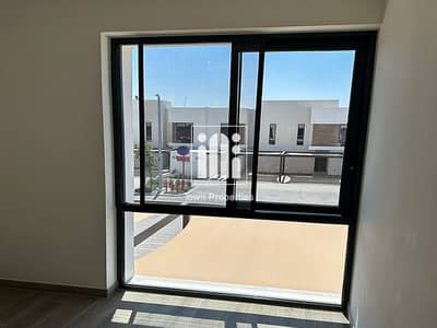 2 Bedroom Townhouse for Rent in Yas Island, Abu Dhabi - 01. jpg