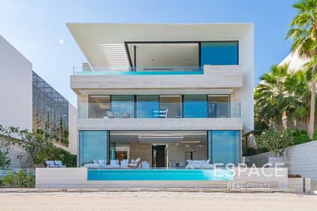 6 Bedroom Villa for Sale in Palm Jumeirah, Dubai - Luxury Haven: Award-Winning Villa