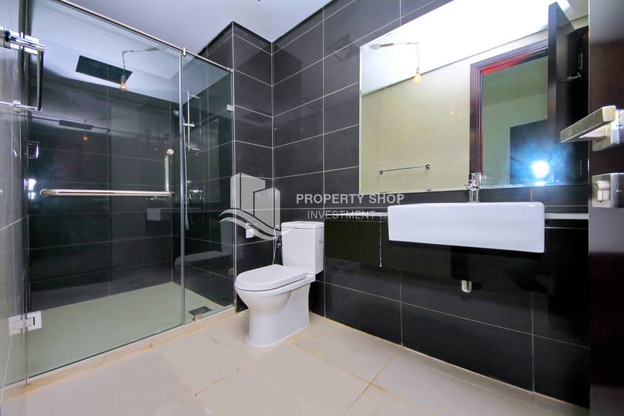 11 3-br-apartment-abu-dhabi-al-reem-island-marina-square-al-durrah-bathroom. JPG