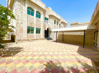 Private Villa/Accessible - 5 Bedrooms, Majilis and Hall with 4 Bathrooms in Al Mushrif [infront of Mall]
