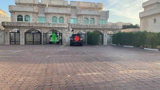 Private villa  5 Bedrooms Majlis and Hall With 4 Washrooms  In Al Mushrif , Front Mushrif Mall