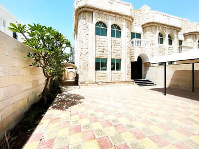 Lavish/ Spacious Private Vila For Rent With 5 Bedrooms Hall And Majlis In The City Of Al Mushrif