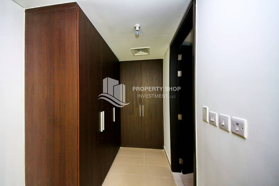 5 2-bedroom-apartment-al-reem-island-marina-square-rak-tower-cabinet. JPG