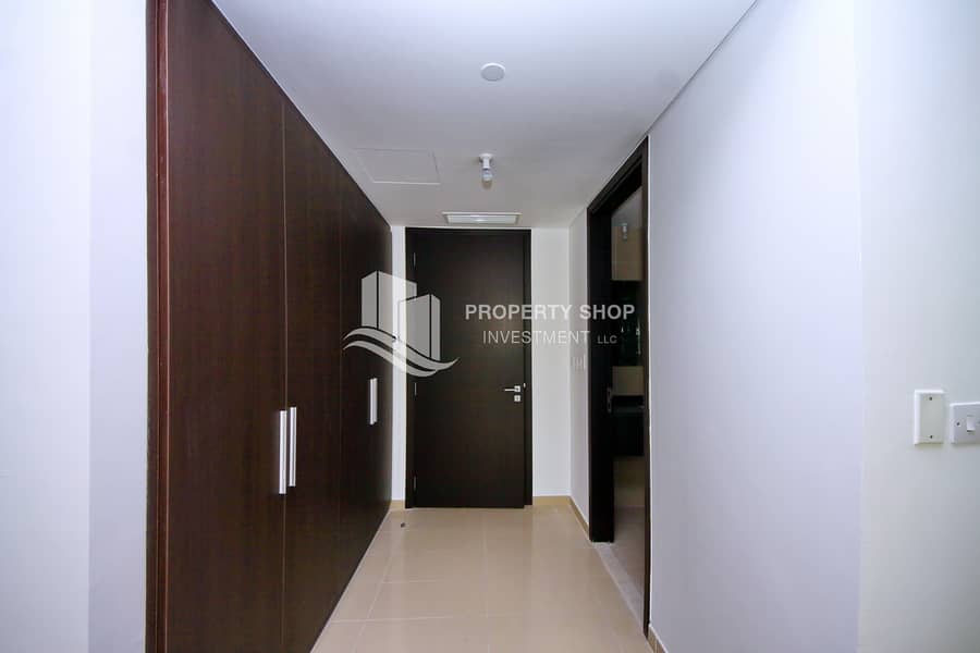 6 2-bedroom-apartment-al-reem-island-marina-square-rak-tower-walk-in-cabinet. JPG