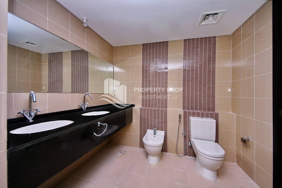 11 2-bedroom-apartment-al-reem-island-marina-square-rak-tower-master-bathroom-1. JPG