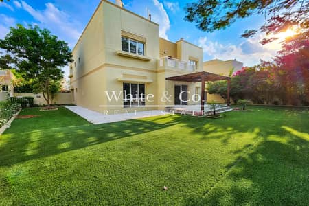 5 Bedroom Villa for Sale in The Meadows, Dubai - Upgraded | 5 Bedrooms + M |  Lake View