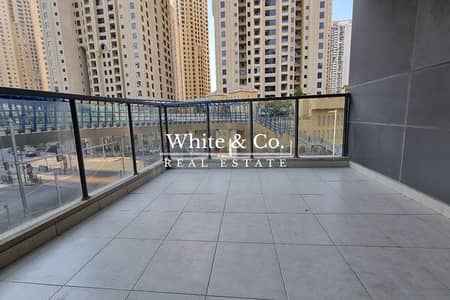 1 Bedroom Apartment for Sale in Dubai Marina, Dubai - Huge Layout | Terrace | Emaar | 1 Bedroom