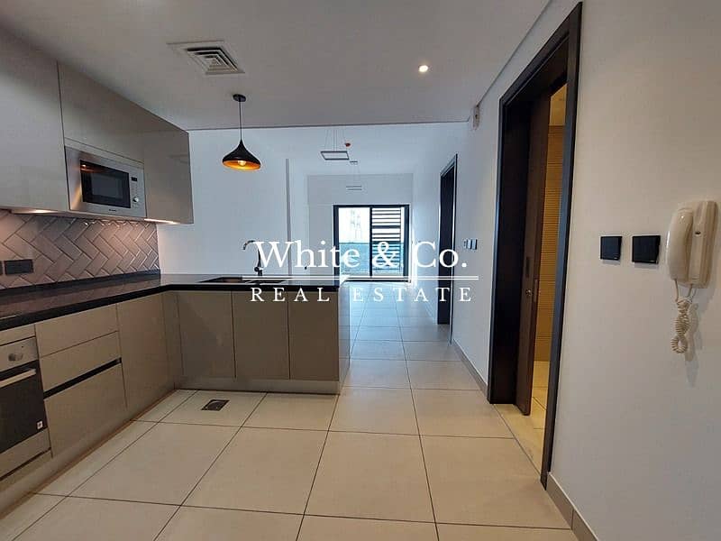 1 Bed+ Study | Pool View | Fitted Kitchen