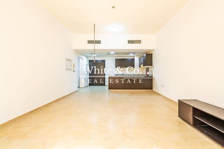 雷姆拉姆社区， 迪拜 1 卧室单位待售 - 位于雷姆拉姆社区，阿尔拉姆斯社区，阿尔拉姆斯11号楼 1 卧室的公寓 675000 AED - 8937583