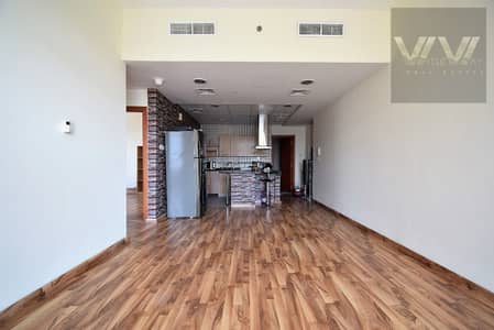 2BR w/ Balcony, Parking, Pool - Stree View/ Rented