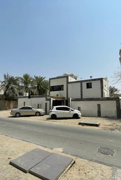 A wonderful opportunity for lovers of ownership and investment. An Arab house for sale in Ajman, Al Nuaimiya 2 area. The land area is 3600 feet. The b