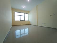 شقة في مصفح 2 غرف 55000 درهم - 8940609