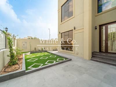 5 Bedroom Villa for Sale in Jumeirah Park, Dubai - Private Lift + Pool | 5 Beds | Spacious