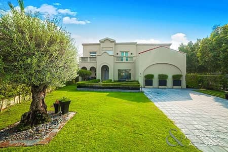 5 Bedroom Villa for Sale in Jumeirah Islands, Dubai - Entertainment Foyer | Upgraded | Extended 5 Bedroom Villa for Sale in Jumeirah Islands, Dubai - Entertainment Foyer | Upgraded | Extended