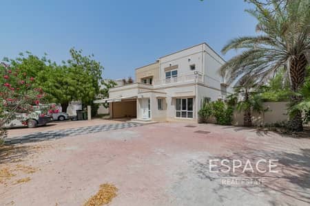 4 Bedroom Villa for Rent in The Meadows, Dubai - Quiet Location | Renovated | New Pool