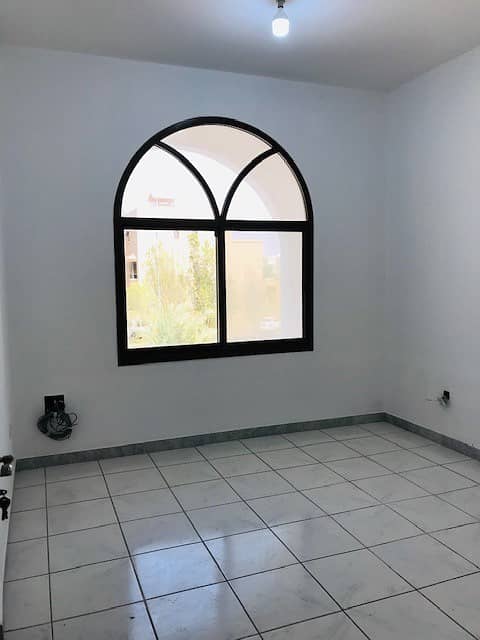 SPACIOUS  1- BEDROOM  FLAT WITH FREE  WEEKLY CLEANING , WiFi  AND PARKING  FOR RENT