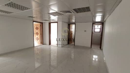 Office for Rent in Central District, Al Ain - Spacious |Bright||Near Main Road|Close to Market