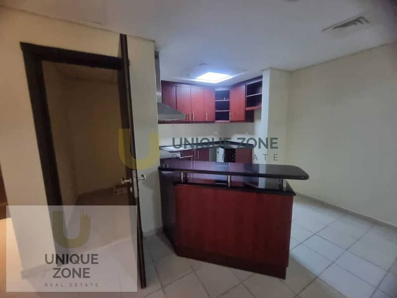 EXTRA LARGE 1 BED WITH BALCONY NEAR METRO @ 68K