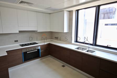 Corner unit| Balcony| Spacious maid room Corner unit| Balcony| Spacious maid room