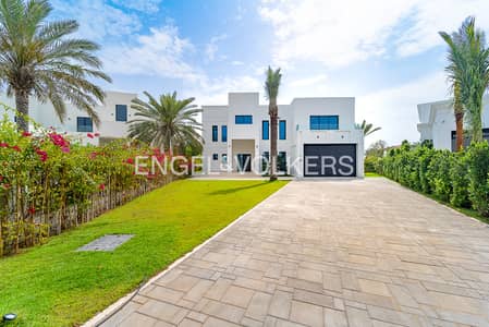 5 Bedroom Villa for Sale in Jumeirah Islands, Dubai - Lake View | Huge Plot | Fully upgraded