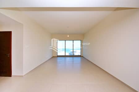 شقة 2 غرفة نوم للبيع في جزيرة الريم، أبوظبي - 2-bedroom-apartment-al-reem-island-shams-abu-dhabi-gate-tower-1-living-area. JPG