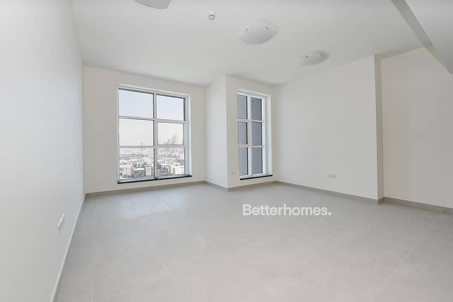 High floor l Open view l Vacant brand new