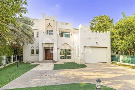 4 Bedroom Villa for Rent in Jumeirah Islands, Dubai - Vacant | Undergoing Renovations | Lake Views
