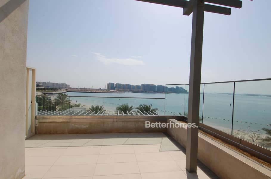 Amazing 5 Beds seaview Villa in Al Zeina