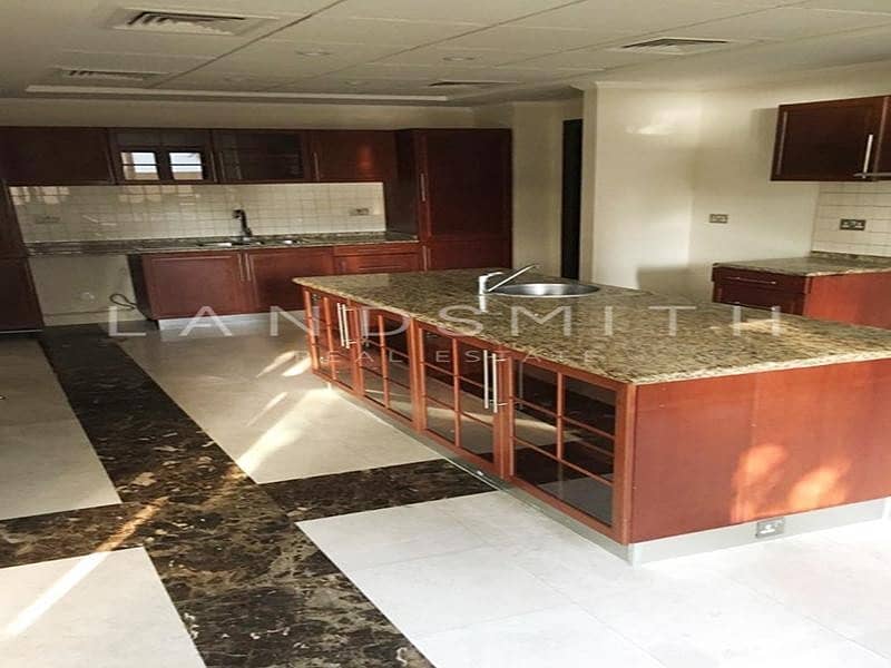 6 Upgraded 6 Bed Hattan L2 Lake View Villa