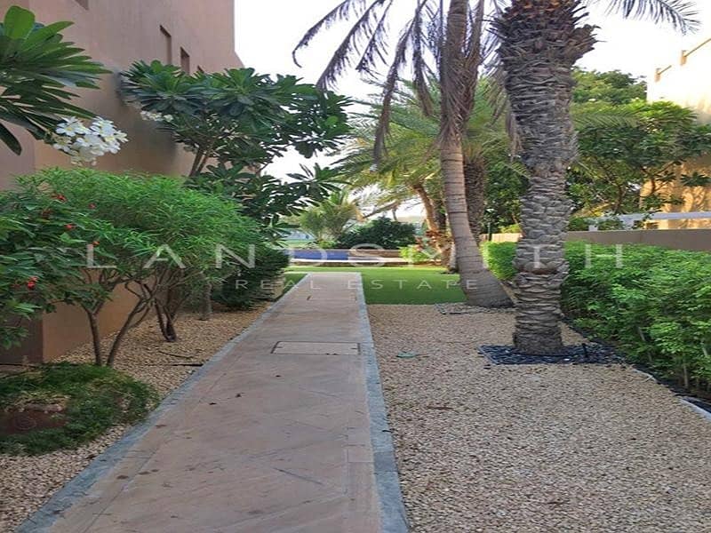 10 Upgraded 6 Bed Hattan L2 Lake View Villa