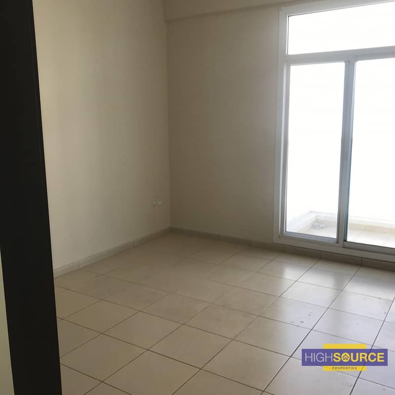 Spacious and large apartment + laundry +balcony