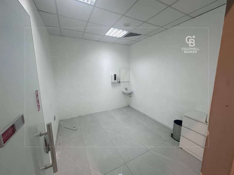 Large Office | 6 Rooms Partitioned | Pantry & Toilet