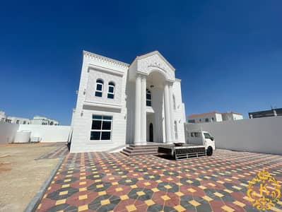 For rent a new villa in Riyadh super deluxe finishing amazing location excellent location 4 masterbedroom full land