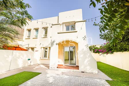 فیلا 2 غرفة نوم للايجار في الينابيع، دبي - Semi Upgraded | easy to view | Vacant