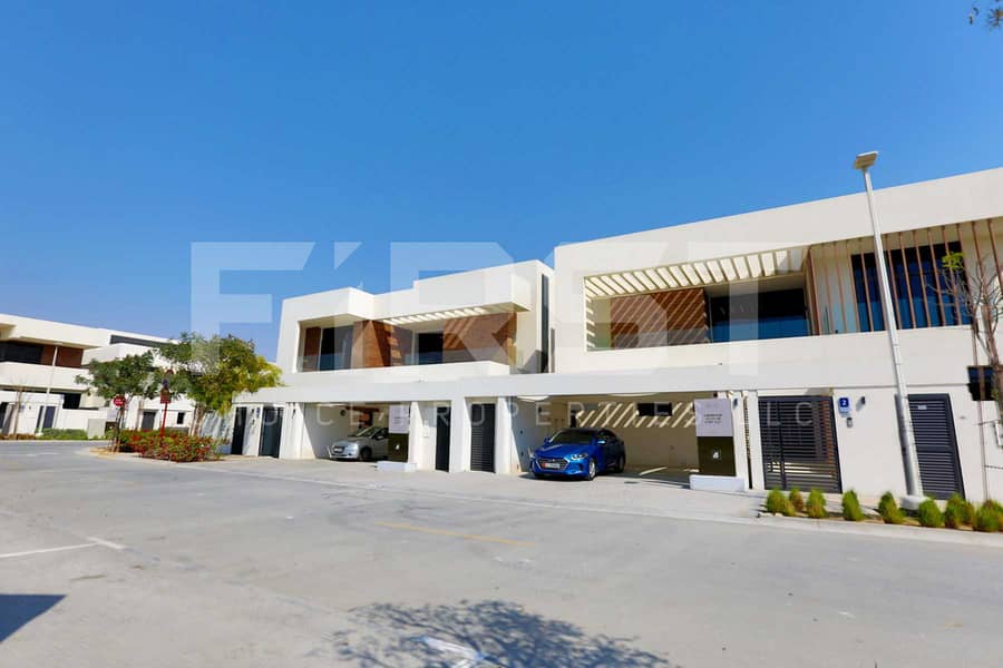 External Photo of 4 Bedroom Villa in West Yas Yas Island Abu Dhabi UAE (19). jpg