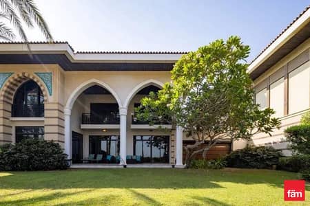 5 Bedroom Villa for Sale in Palm Jumeirah, Dubai - Private Pool | direct Beach | 5BR+ Maids