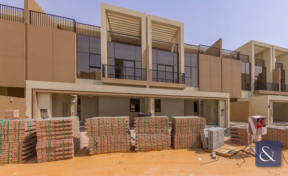 Large Corner Plot | 4 Bedroom Townhouse