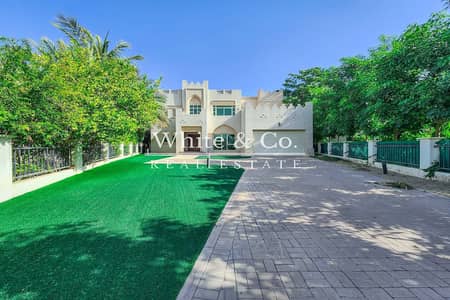 4 Bedroom Villa for Rent in Jumeirah Islands, Dubai - Lake View | Spacious Layout |Private Pool