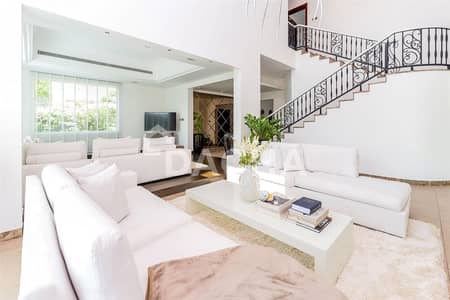 4 Bedroom Villa for Sale in Jumeirah Islands, Dubai - Renovated | Lake View | Beautiful Family Home