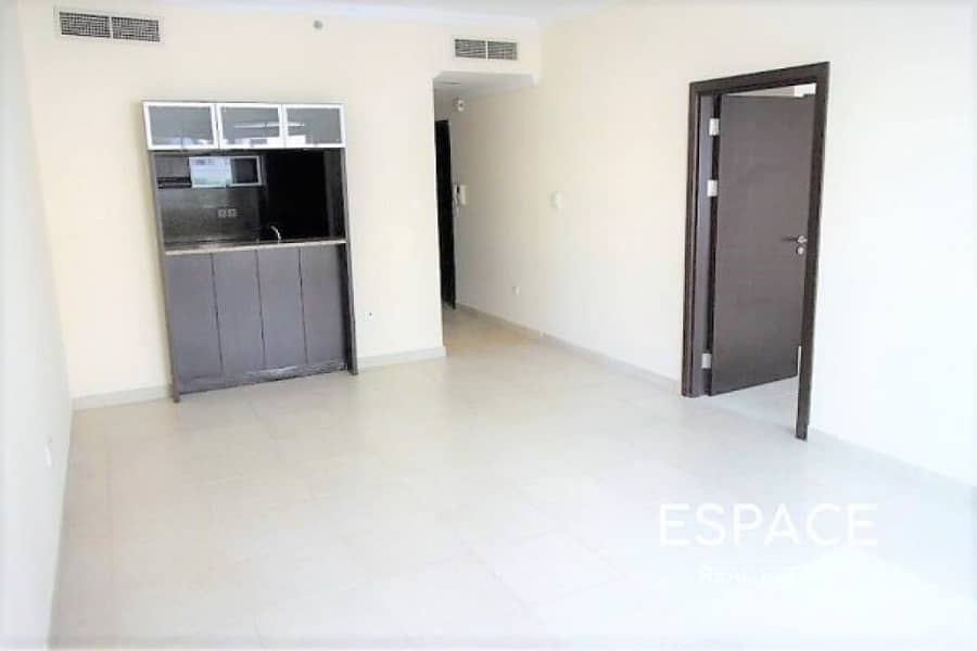 Fully Equipped Kitchen | Spacious | Vacant