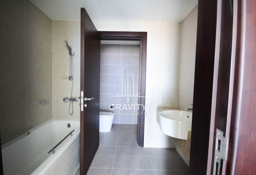 14 delightful-bathroom-with-bathtub-1-bedroom-apartment-in-marina-bay-city-of-lights-abu-dhabi. JPG