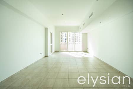 2 Bedroom Flat for Sale in Palm Jumeirah, Dubai - Low Floor I Unfurnished I Large Terrace